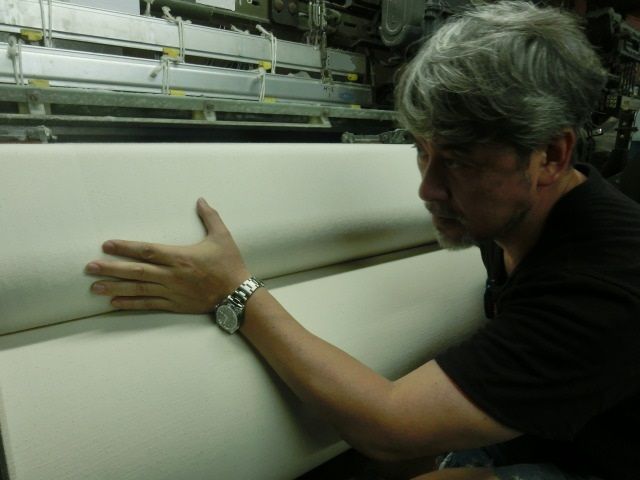 オフホワイトデニム。